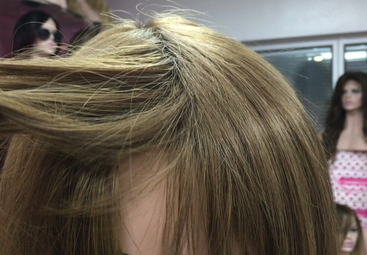 Peluca cabello natural modelo CLEO color 8 MAQUINA