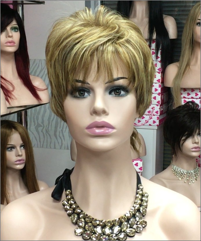 Peluca corta SANDRINE color 31H15H24b Star-10 Colgeno