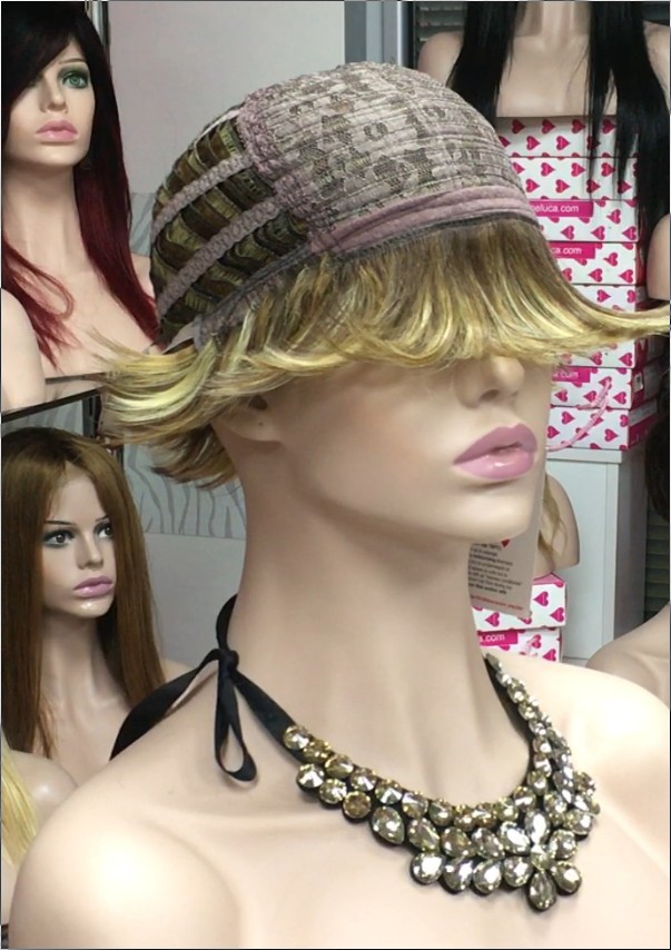 Peluca corta SANDRINE color 31H15H24b Star-10 Colgeno