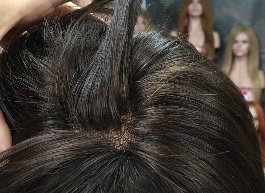Peluca natural CECILIS color 2 Raya de tul transparente
