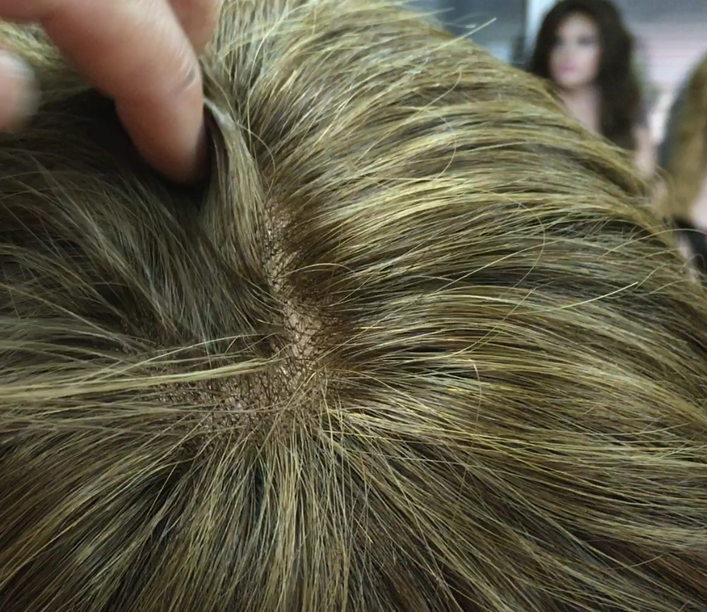 Peluca natural CECILIS color 5.6 Raya de Tul