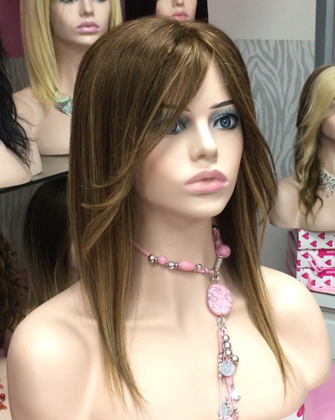 Peluca natural CLARIS color 5R4h27 Raya de tul transaprente