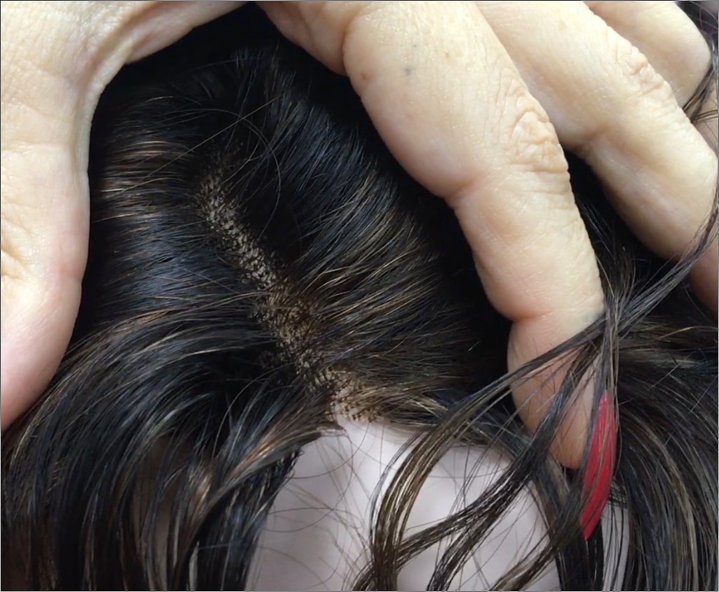 Peluca rizada natural KRISTEL color 2H5 Frontal de Tul