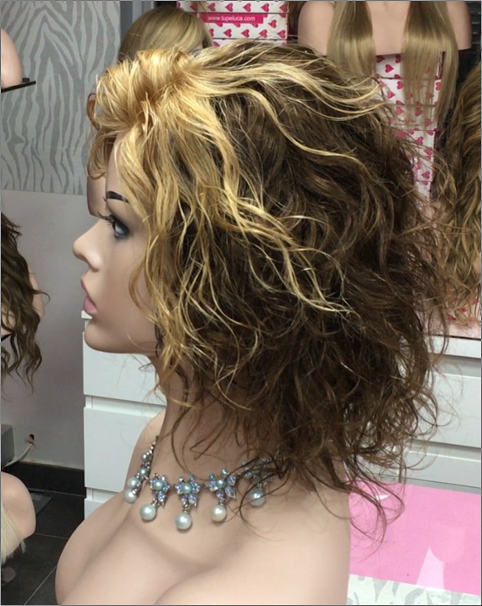 Peluca rizada natural KRISTEL color 5F27 Frontal de Tul