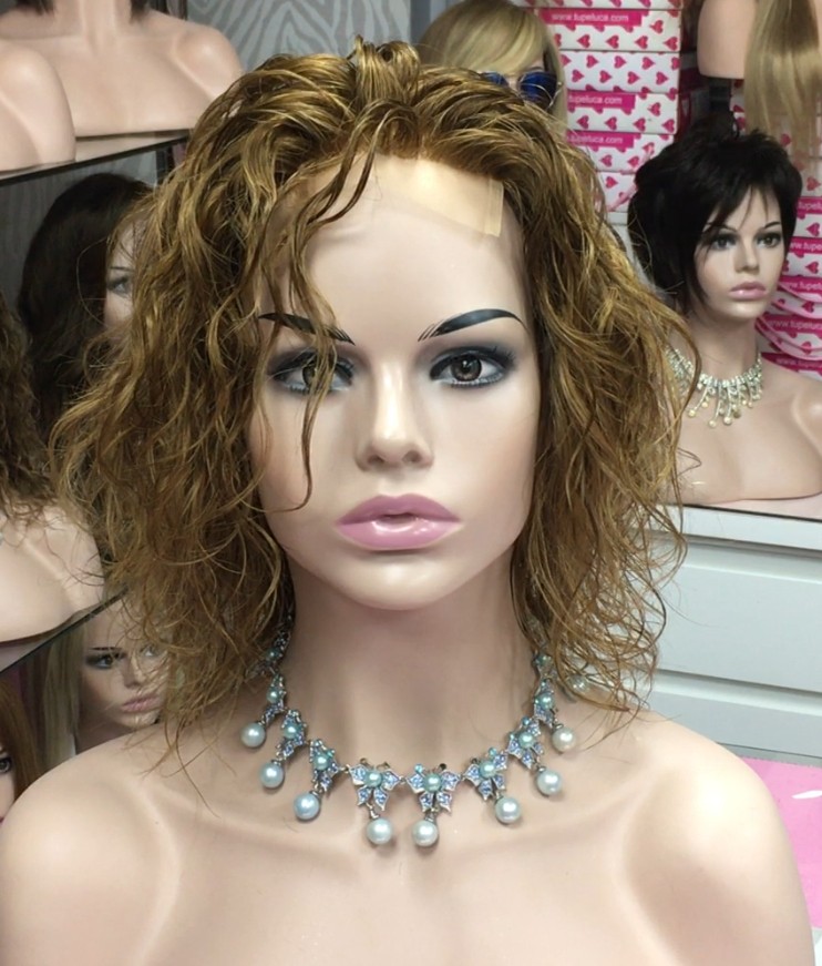 Peluca rizada natural KRISTEL color 8 Frontal de Tul