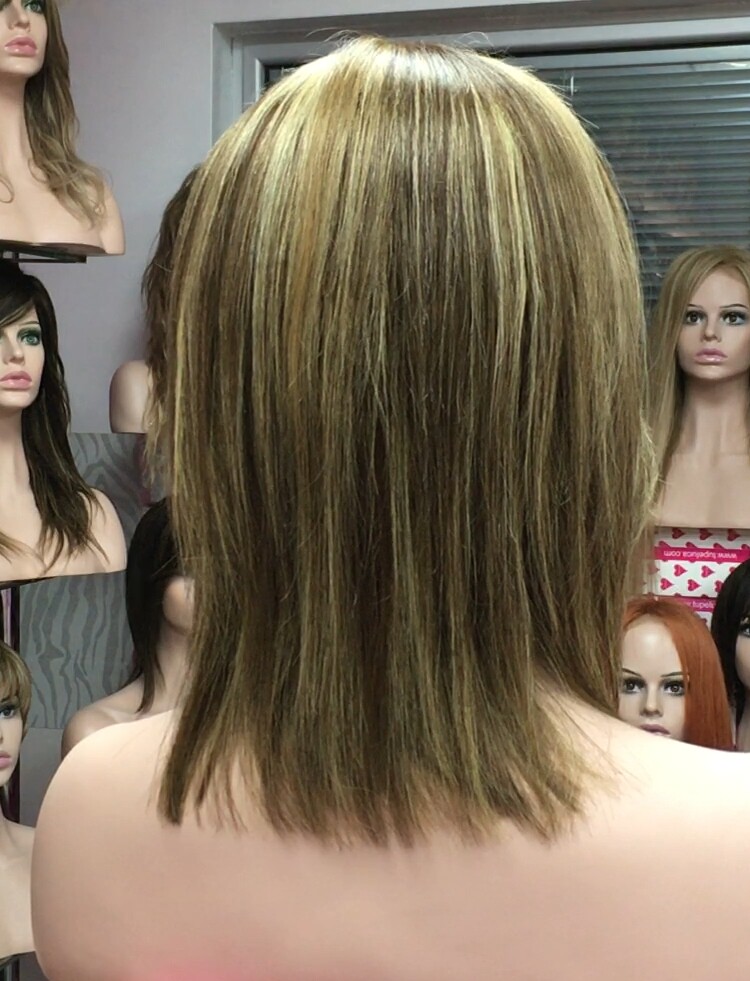 Peluca natural MARTINA color 5H16 (tinte) RAYA de tul transparente efecto piel