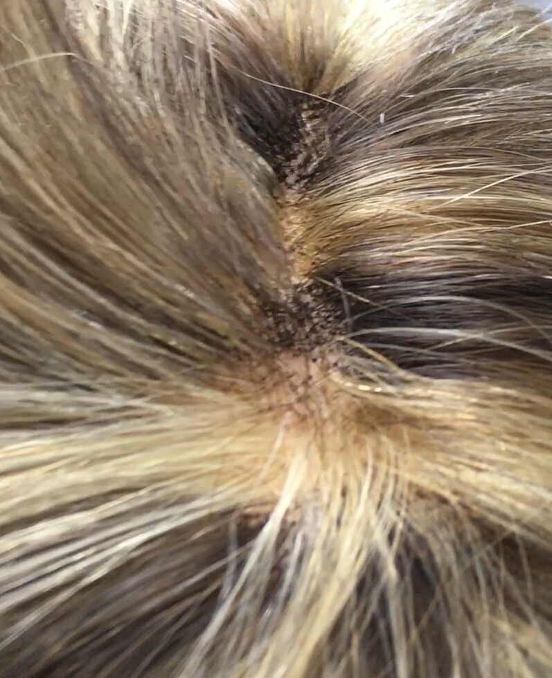 Peluca natural MARTINA color 5H16 (tinte) RAYA de tul transparente efecto piel