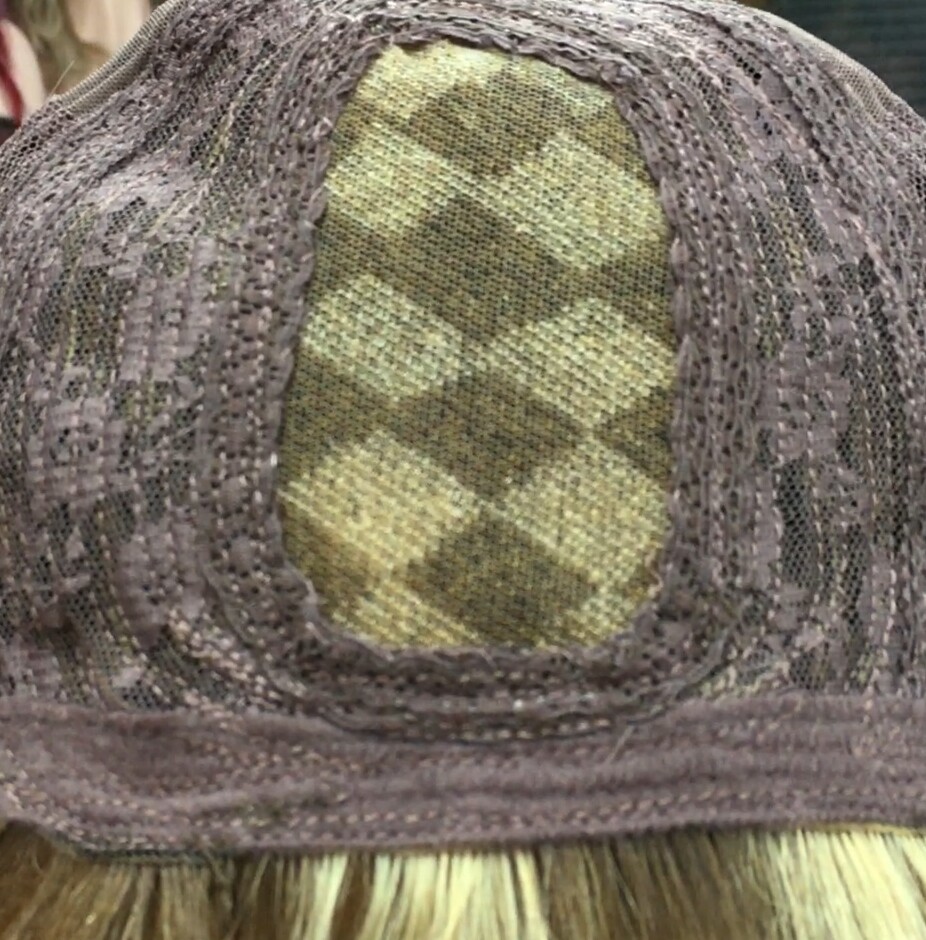 Peluca natural MARTINA color 8H613b Raya de tul transparente efecto piel