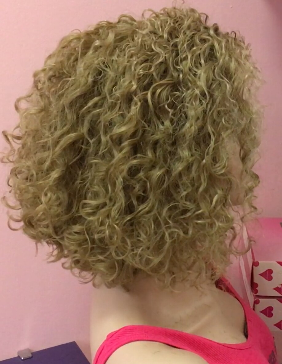 Peluca rizada cabello natural NINONA DIFUSOR color 18 RAYA TUL