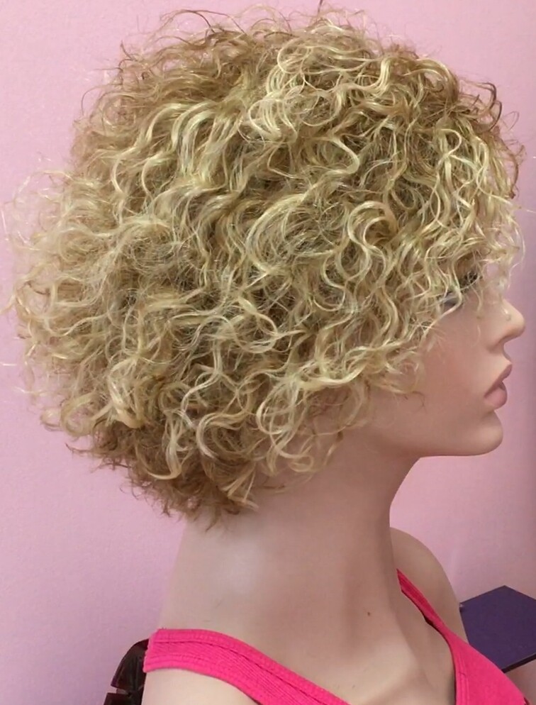 Peluca rizada natural AINHOA  27H613 maquina