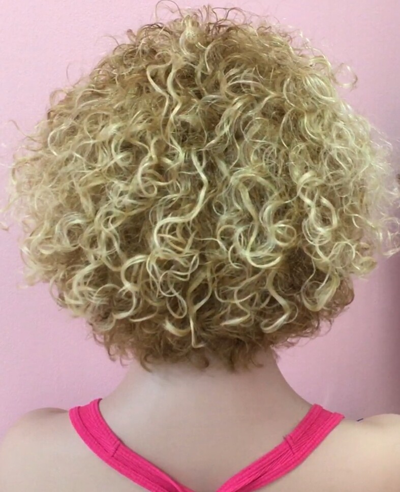 Peluca rizada natural AINHOA  27H613 maquina