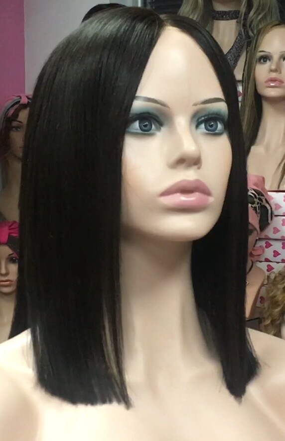 Peluca natural MELANY color 1B raya de tul