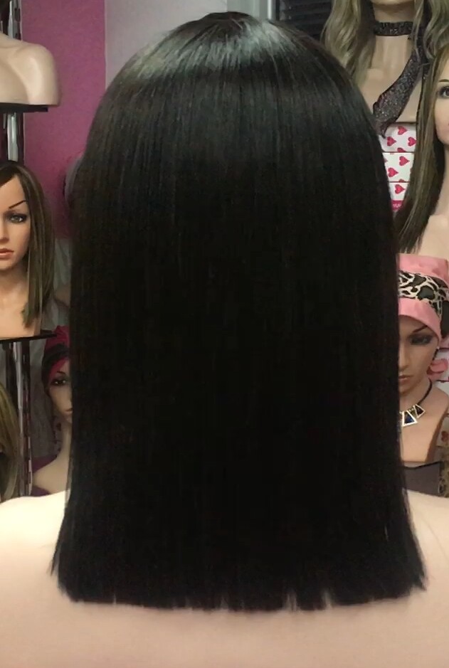 Peluca natural MELANY color 1B raya de tul