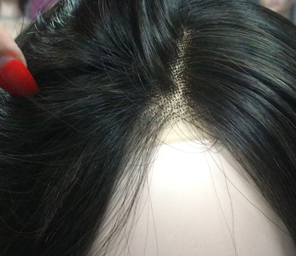 Peluca natural MELANY color 1B raya de tul