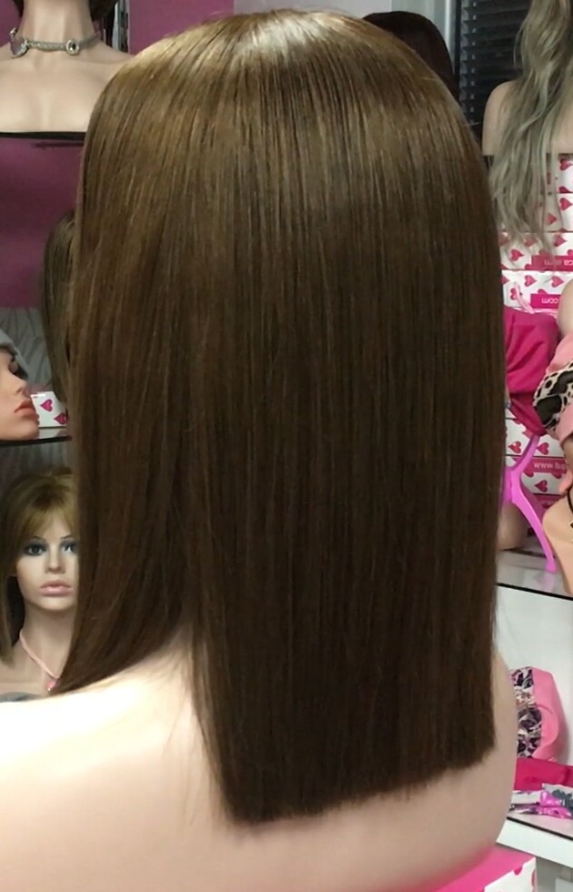 Peluca mediana cabello natural MELANY color 5 raya de tul transparente efecto piel