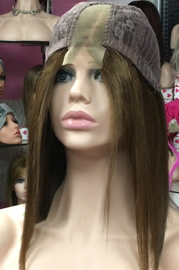 Peluca mediana cabello natural MELANY color 5 raya de tul transparente efecto piel