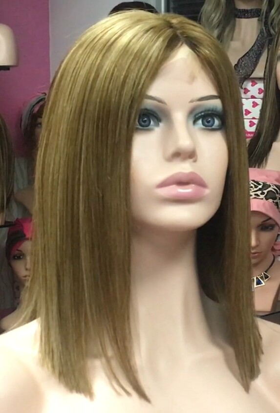 Peluca mediana cabello natural MELANY color 5R8 raya de tul transparente efecto piel