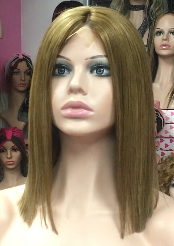 Peluca mediana cabello natural MELANY color 5R8 raya de tul transparente efecto piel