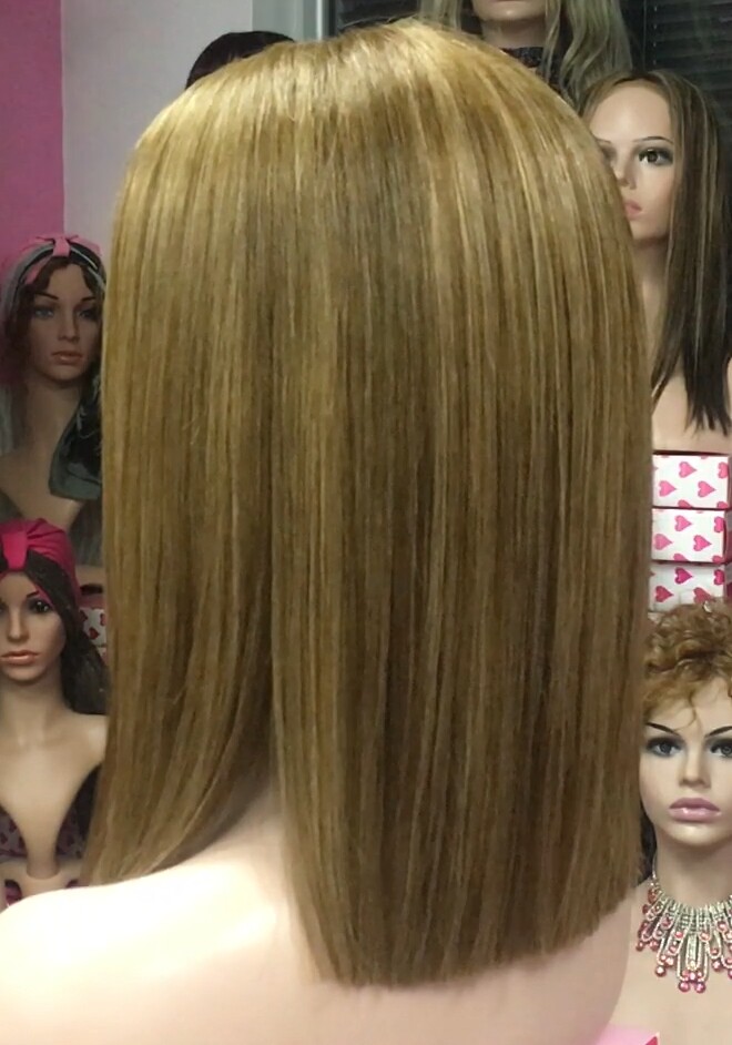 Peluca mediana cabello natural MELANY color 5R8 raya de tul transparente efecto piel