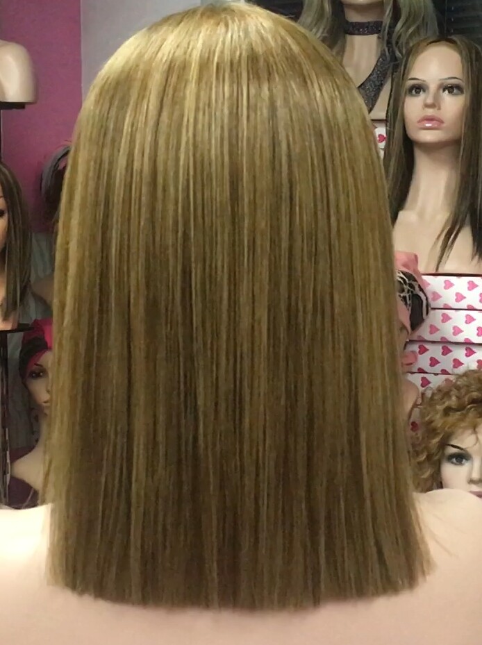 Peluca mediana cabello natural MELANY color 5R8 raya de tul transparente efecto piel