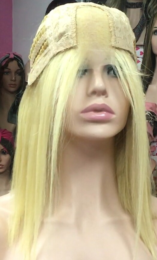 Peluca mediana cabello natural MELANY color 613 raya de tul transparente efecto piel
