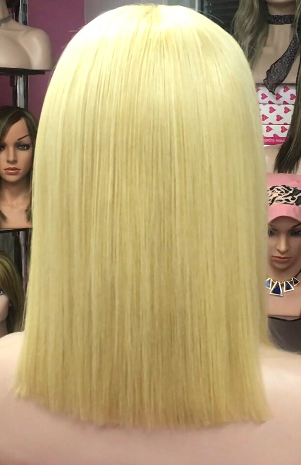 Peluca mediana cabello natural MELANY color 613 raya de tul transparente efecto piel