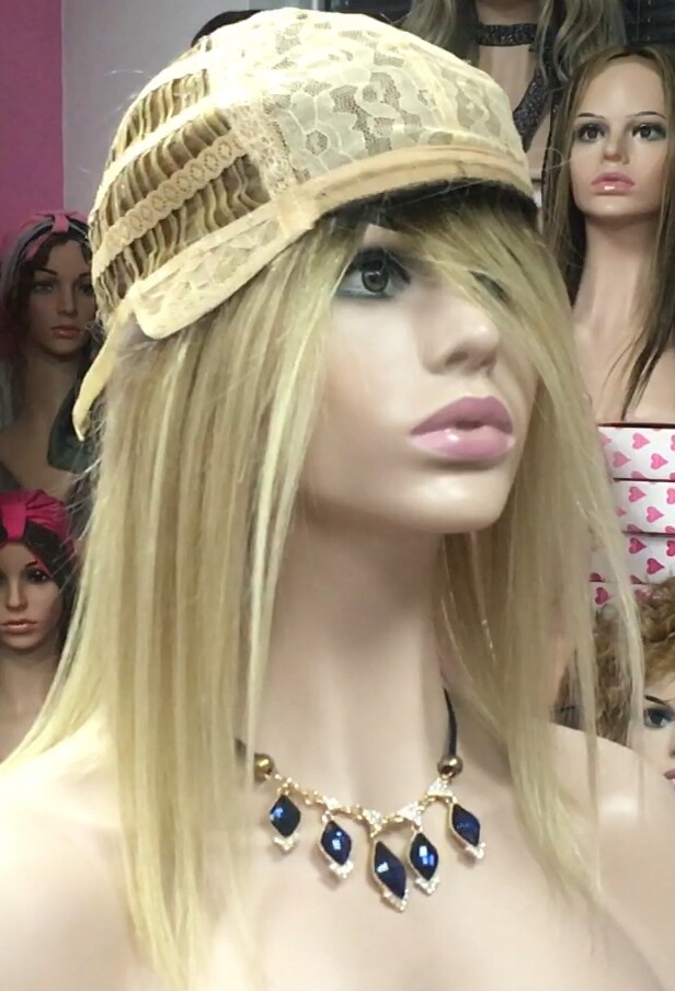 Peluca mediana cabello natural MELANY color 6R613 inyeccion de tul transparente efecto piel