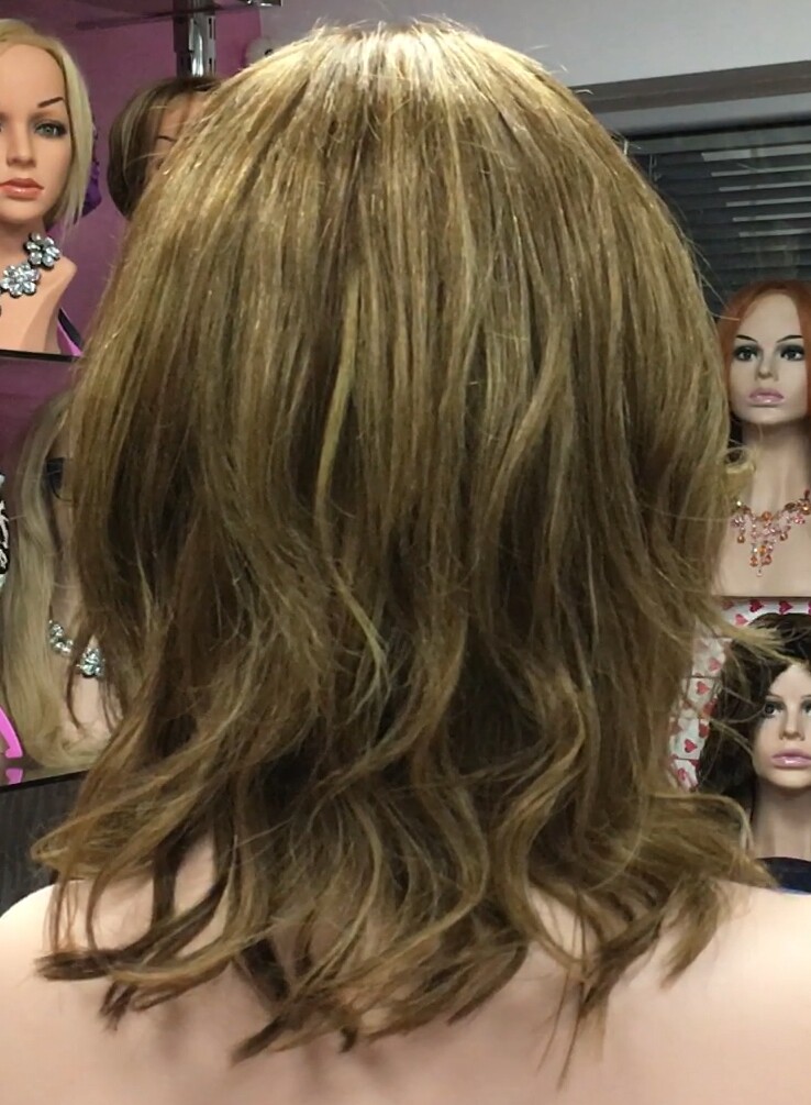 Peluca natural CECI-Ondas color 5H8F10H27 RAYA DE TUL transaprente efecto piel