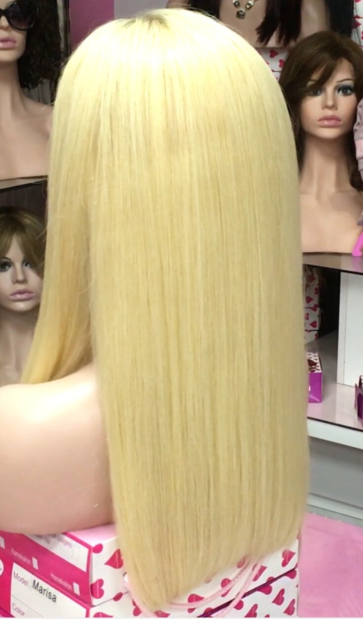 Peluca natural INMACULADA fleco largo  color 613 raiz 7 TOP TUL transparente efecto piel