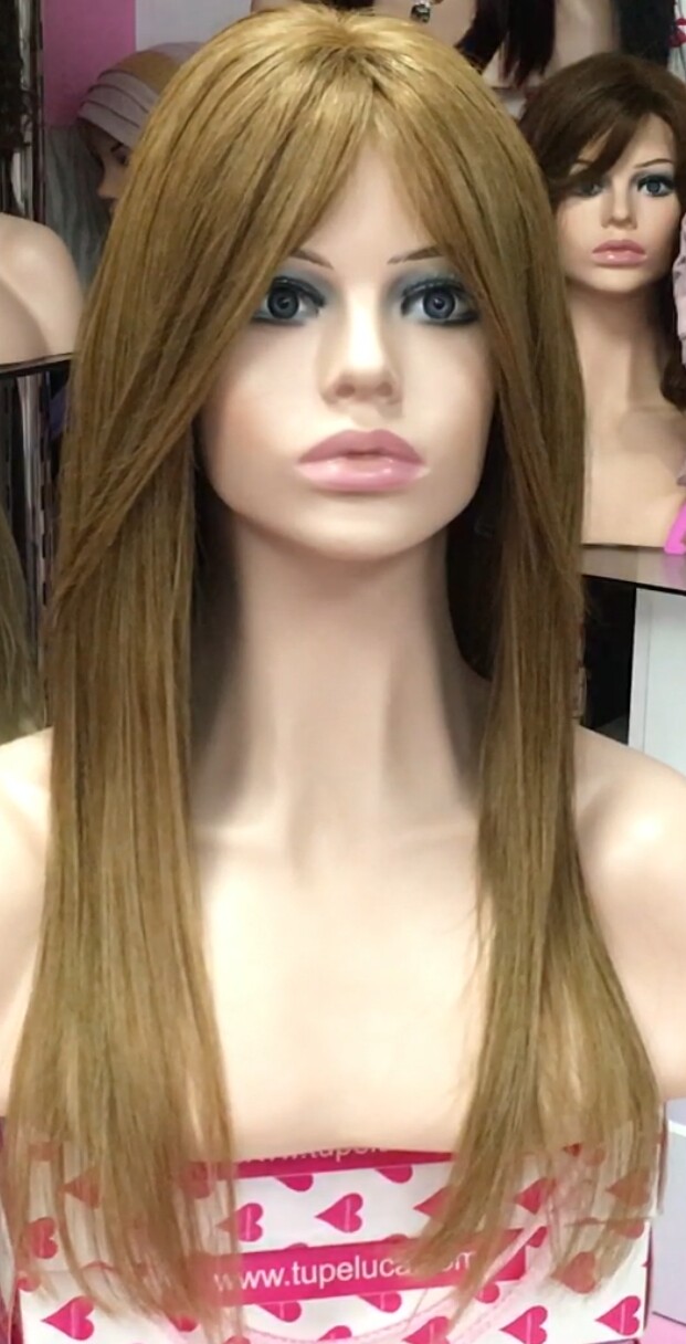 Peluca natural INMACULADA fleco largo color 8 RAYA de TUL transparente efecto piel
