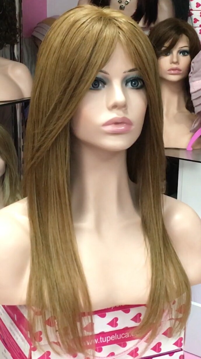 Peluca natural INMACULADA fleco largo color 8 RAYA de TUL transparente efecto piel
