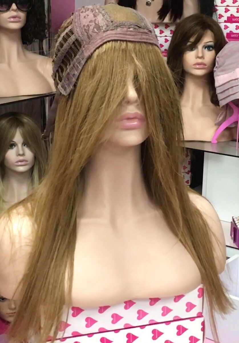 Peluca natural INMACULADA fleco largo color 8 RAYA de TUL transparente efecto piel