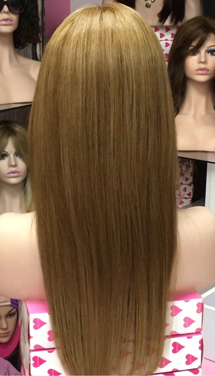 Peluca natural INMACULADA fleco largo color 8 RAYA de TUL transparente efecto piel