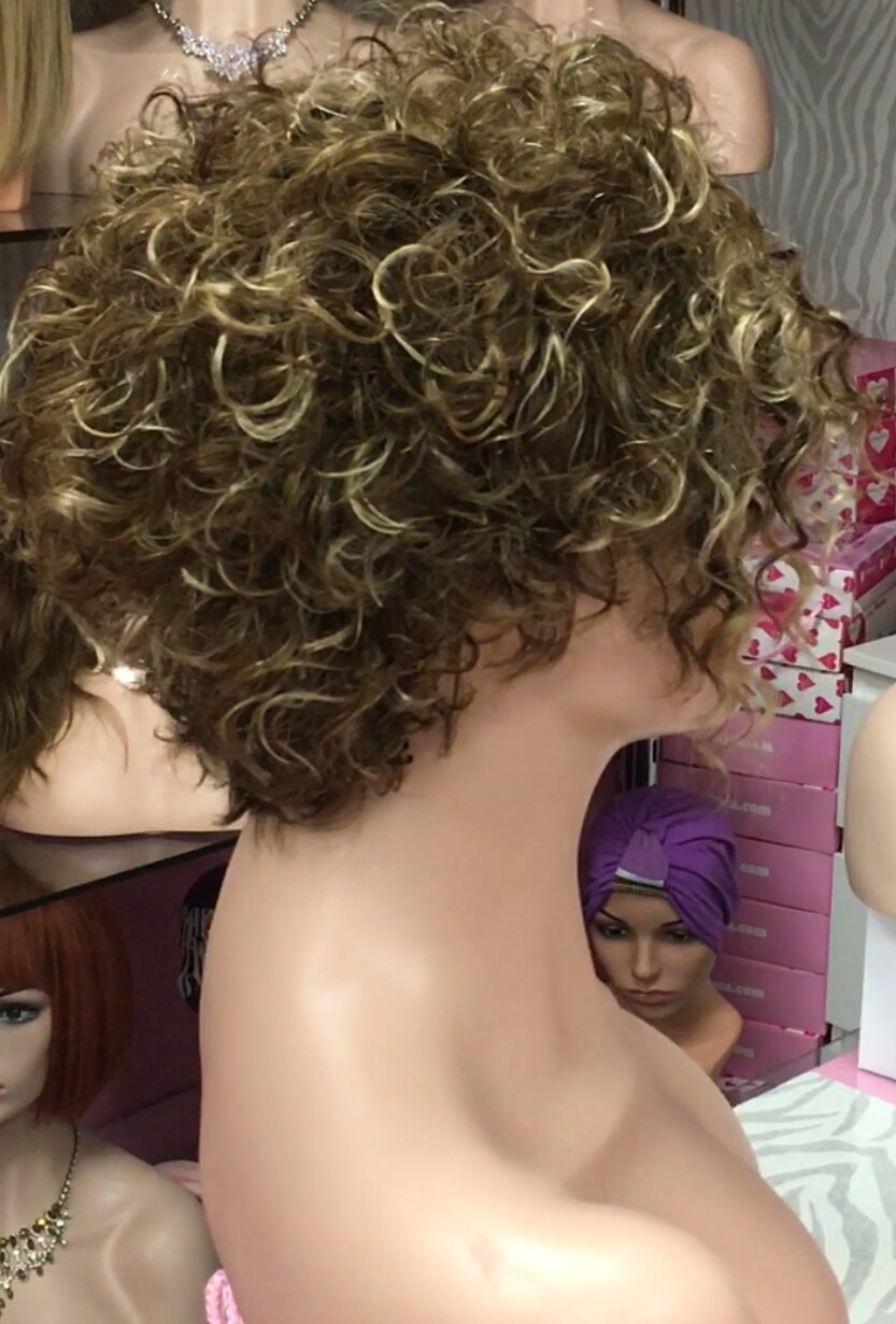 Peluca natural rizada Pia color 5h8H613h5 confecc. maquina
