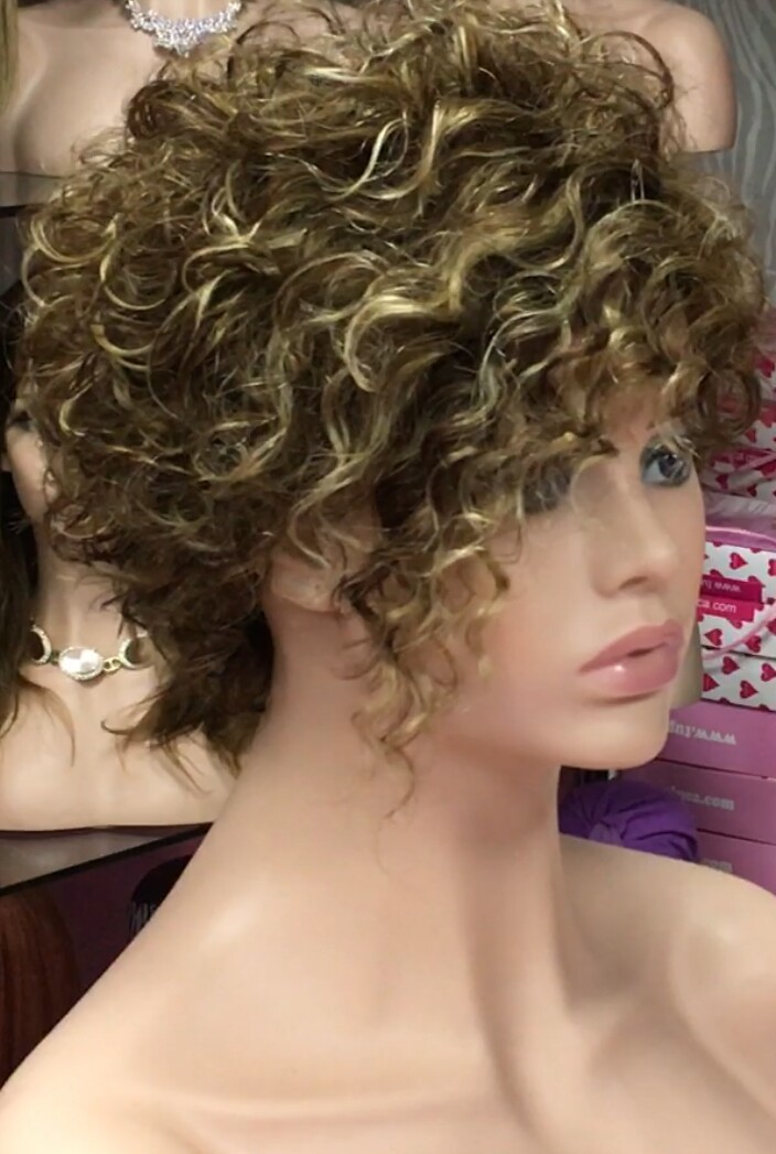 Peluca natural rizada Pia color 5h8H613h5 confecc. maquina