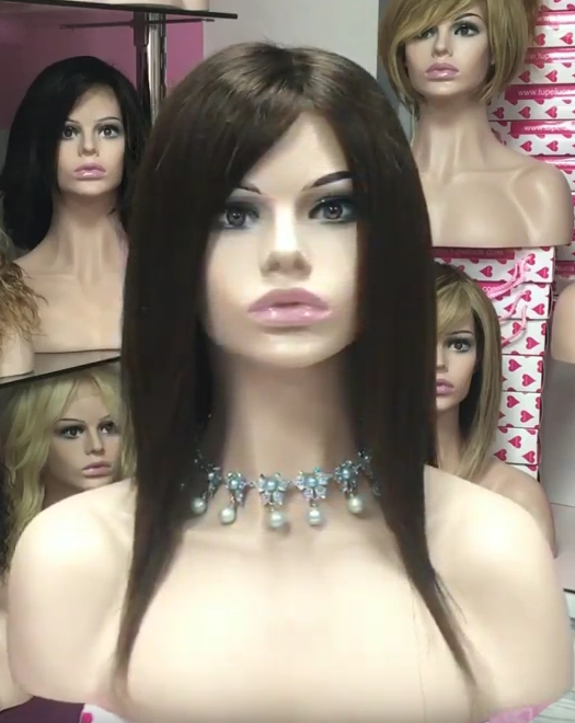Peluca cabello natural modelo Clara color 4 con RAYA DE TUL