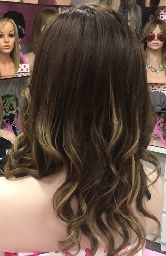 Peluca natural CLARIS- ONDAS color 4T16 Raya de tul transparente efecto piel