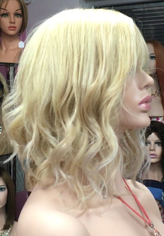 Peluca natural MELANIA ONDAS color 613b confeccionada a maquina