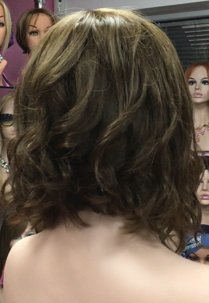Peluca natural MELANIA ONDAS color 6 confeccionada a maquina