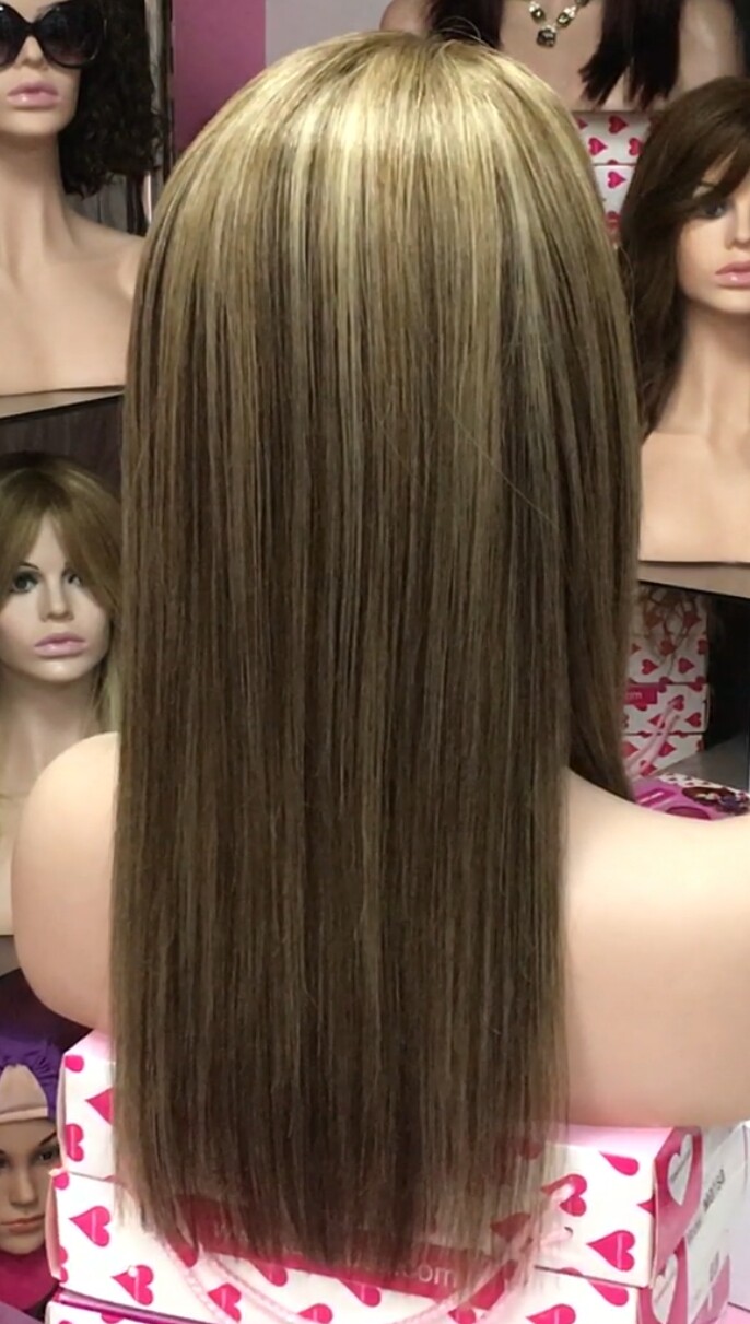 Peluca natural CLARA color 4H18 TOP de TUL transaprente efecto piel