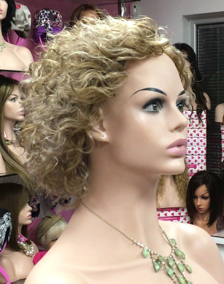 Peluca rizada natural DOLLY color 18H613 PLATA