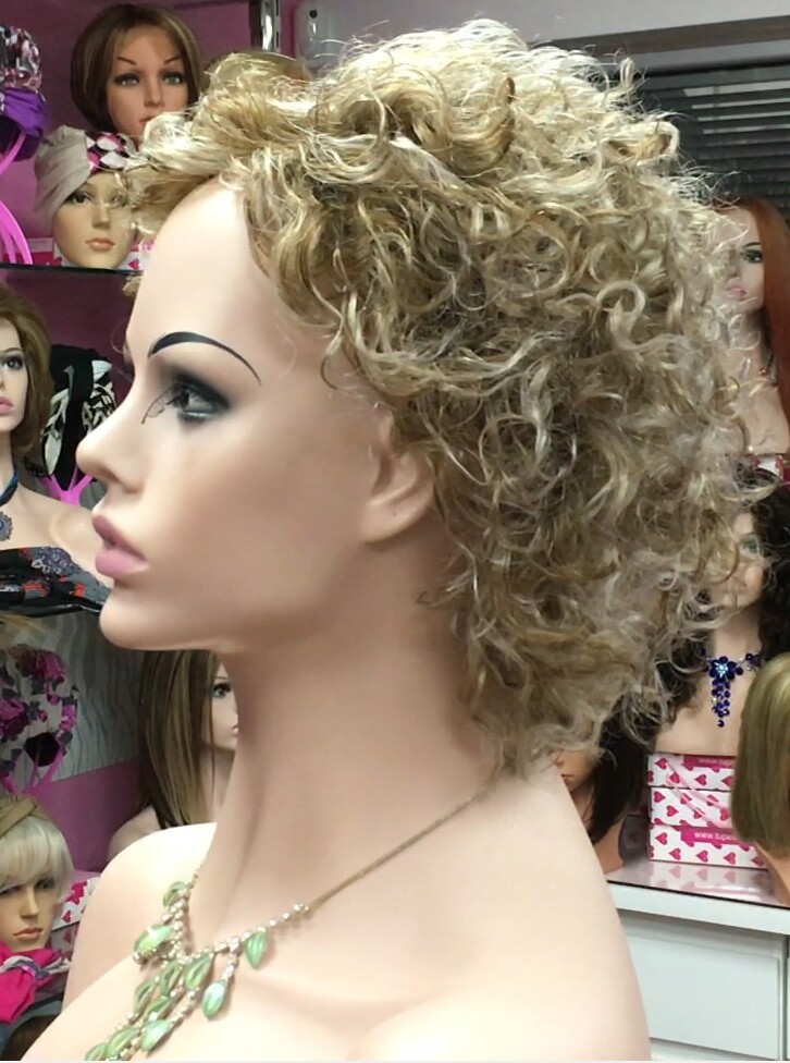 Peluca rizada natural DOLLY color 18H613 PLATA