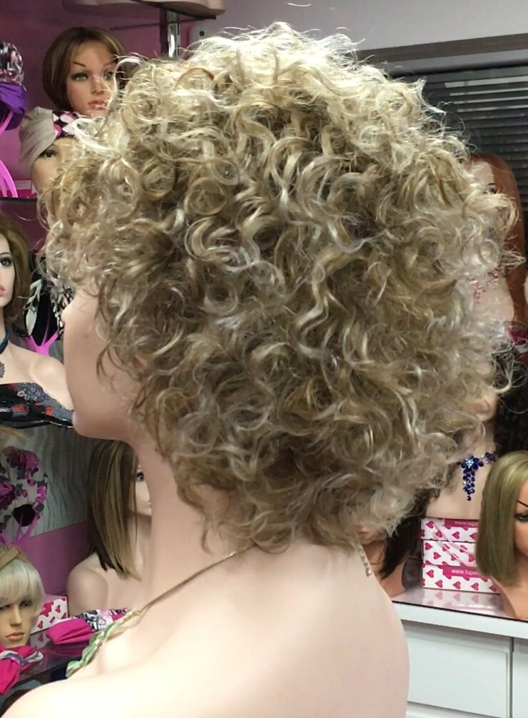 Peluca rizada natural DOLLY color 18H613 PLATA