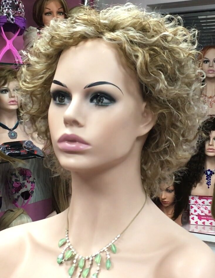Peluca rizada natural DOLLY color 18H613 PLATA