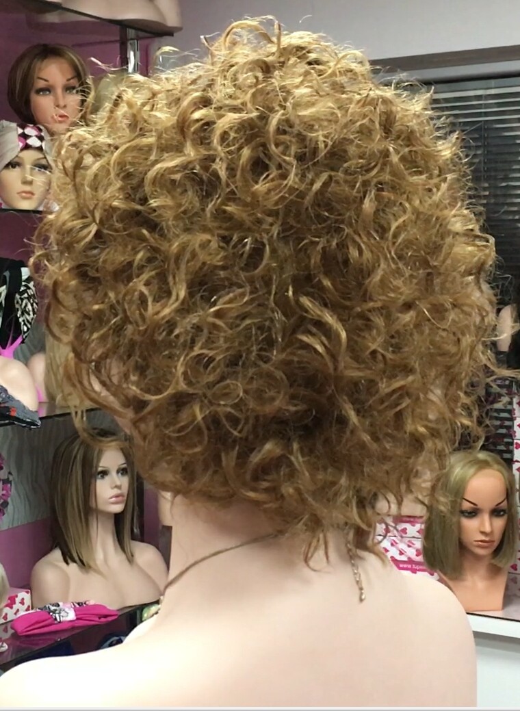 Peluca rizada natural DOLLY color 27
