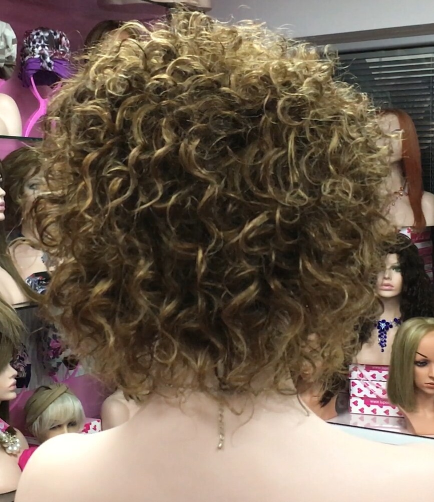 Peluca rizada natural DOLLY color 5h27 maquina