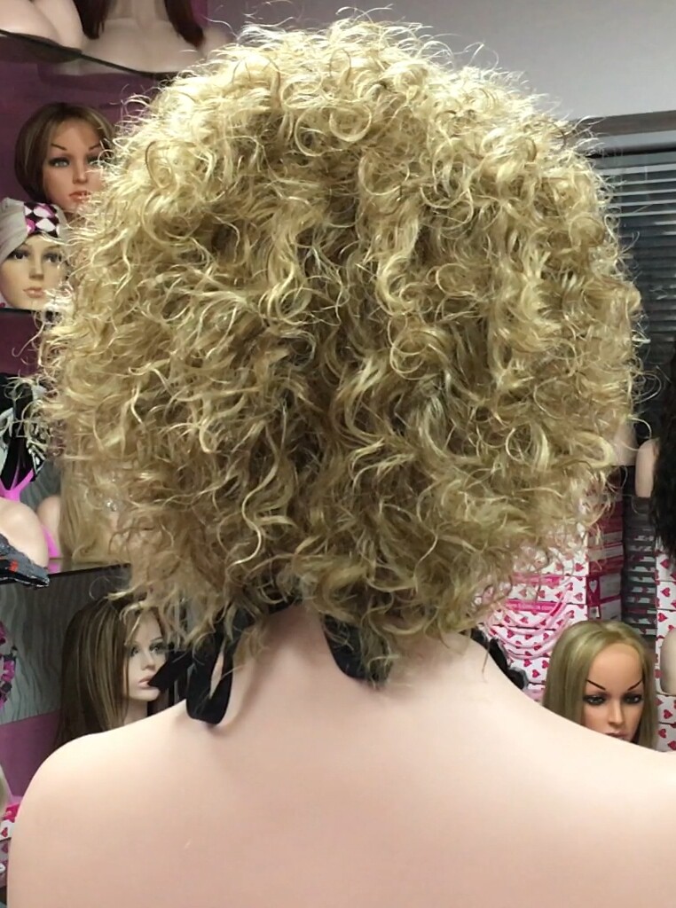 Peluca rizada natural DOLLY color 8h613