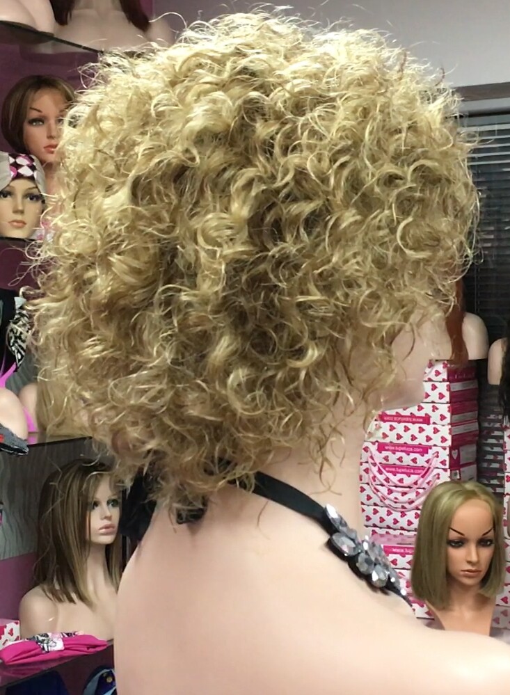 Peluca rizada natural DOLLY color 8h613