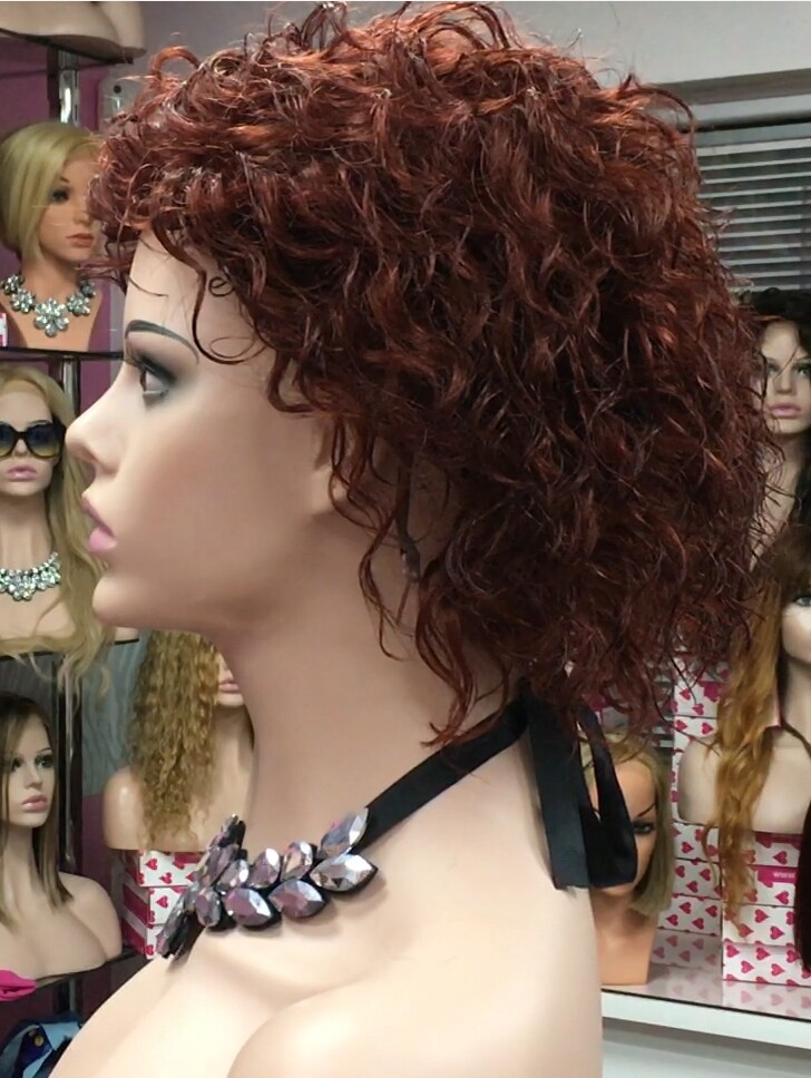 Peluca rizada natural DOLLY color 562 tinte caoba