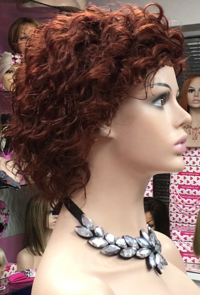 Peluca rizada natural DOLLY color 562 tinte caoba